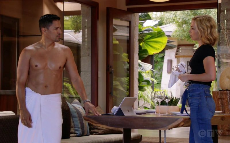 Microsoft Surface Tablet Used by Jay Hernandez as Thomas Magnum in Magnum P.I. Season 2 Episode 3 (1)