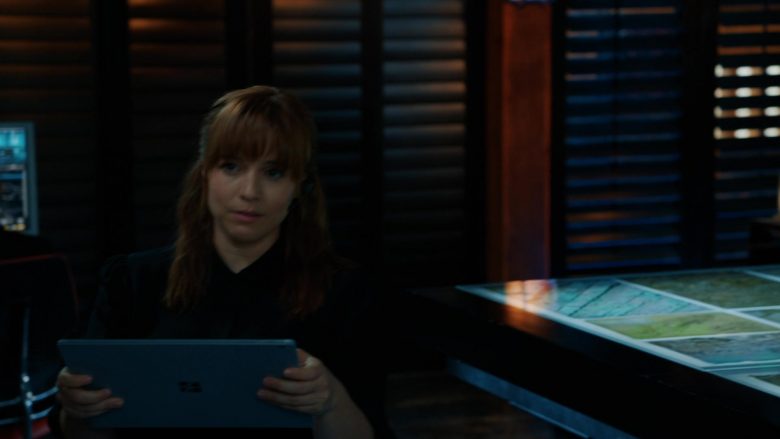 Microsoft Surface Tablet Used by Renée Felice Smith as Nell Jones in NCIS Los Angeles (1)