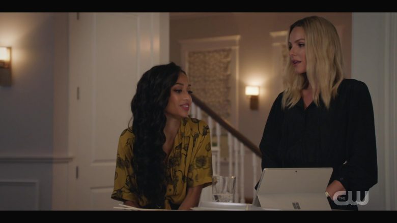 Microsoft Surface Tablet Used by Samantha Logan as Olivia Baker & Monet Mazur as Laura Fine-Baker in All Ame (4)