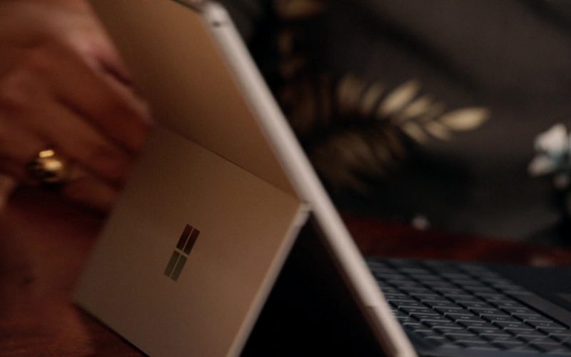 Microsoft Surface Tablet in Magnum P.I. Season 2 Episode 4 Dead Inside (1)