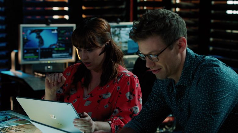 Microsoft Surface Tablets Used by Barrett Foa as Eric Beale and Renée Felice Smith as Nell Jones (3)