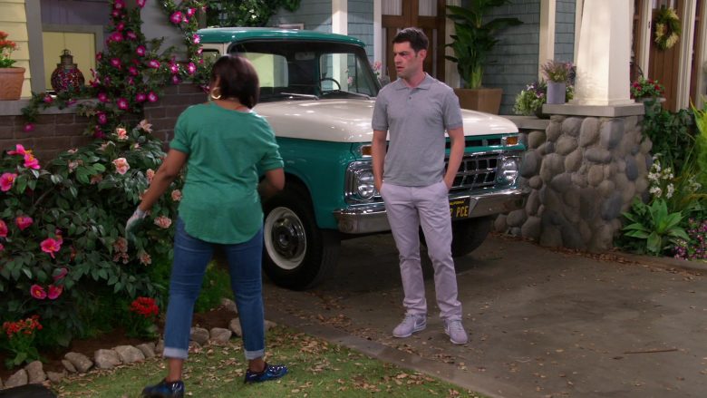 Nike Grey Sneakers Worn by Max Greenfield as Dave Johnson in The Neighborhood (3)