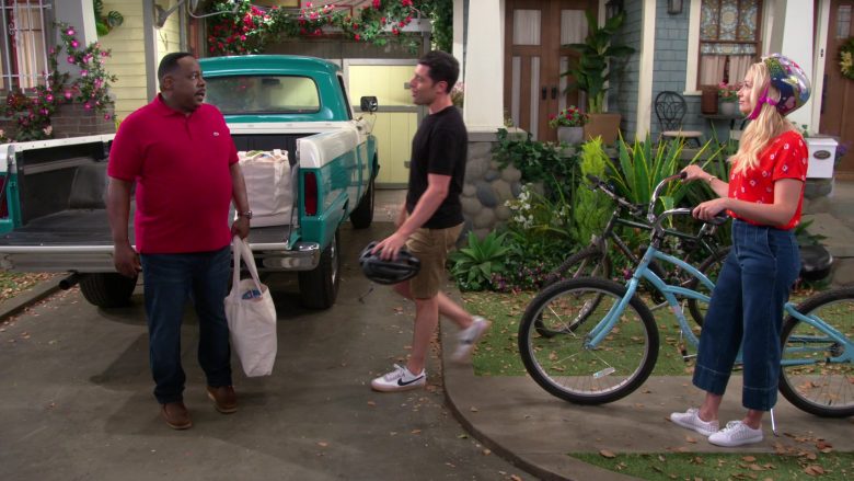 Nike Sneakers Worn by Max Greenfield as Dave Johnson in The Neighborhood Season 2 Episode 5 (1)