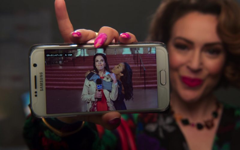 Samsung Galaxy Smartphone Used by Alyssa Milano as Coralee Huggens-Armstrong in Insatiable (2)