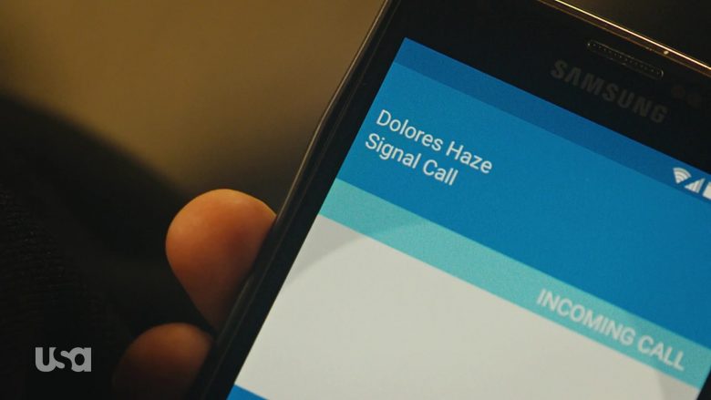 Samsung Galaxy Smartphone Used by Rami Malek as Elliot Alderson in Mr. Robot (2)