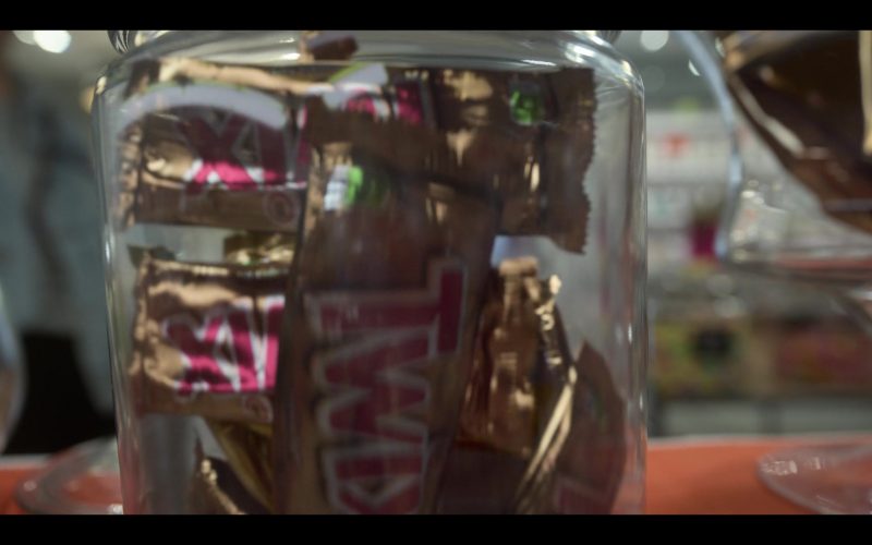 Twix Chocolate Bars in Raising Dion – Season 1, Episode 3 (1)