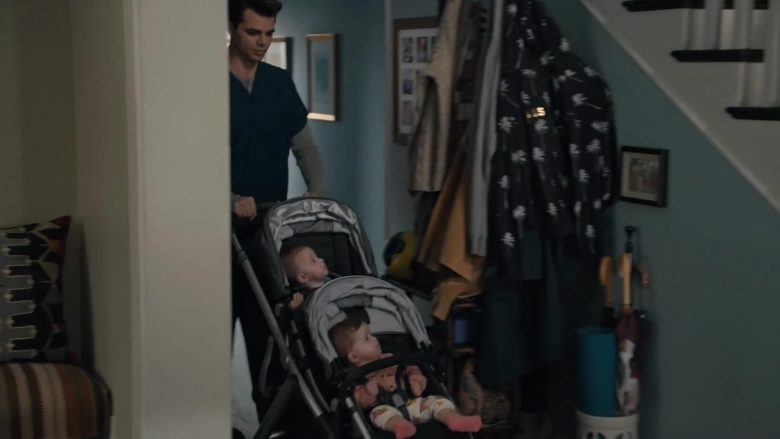 UPPAbaby VISTA Stroller in Modern Family Season 11 Episode 3 (2)