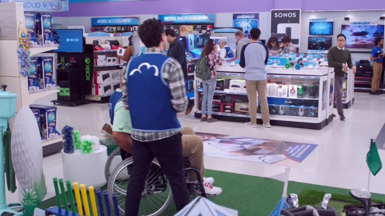 Xbox and Sonos in Superstore Season 5 Episode 4 Mall Closing (2019)