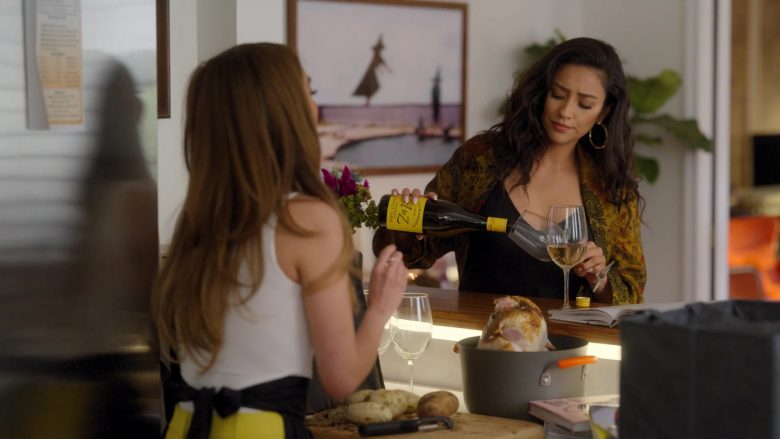 A to Z Wine Enjoyed by Shay Mitchell as Stella Cole in Dollface Season 1 Episode 5 (5)