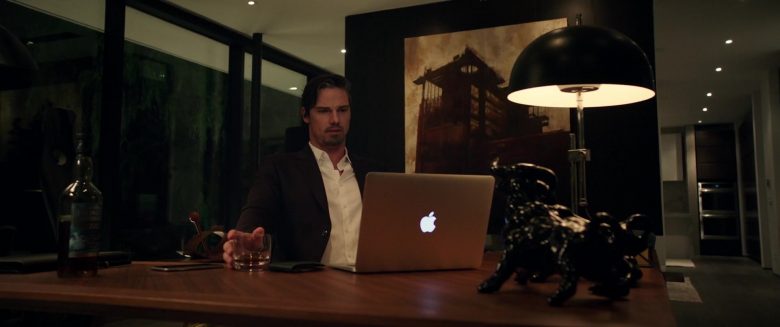 Apple MacBook Air Laptop Used by Jay Ryan in It Chapter Two (2)