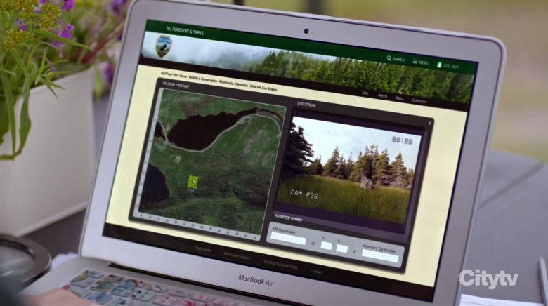 Apple MacBook Air Laptop in Hudson & Rex Season 2 Episode 7 The Woods Have Eyes ( (1)