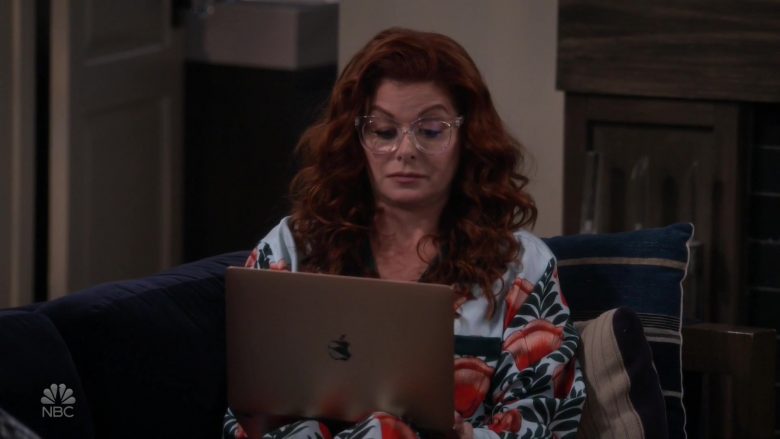 Apple MacBook Laptop Used by Debra Messing in Will & Grace (1)