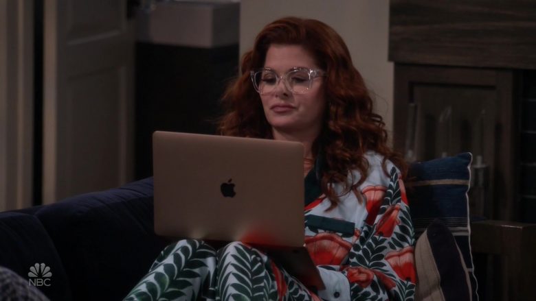 Apple MacBook Laptop Used by Debra Messing in Will & Grace (2)