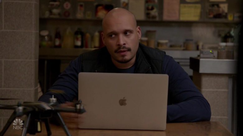 Apple MacBook Laptop Used by Joe Minoso in Chicago Fire Season 8 Episode 9 (2)