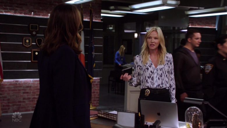 Apple MacBook Laptop Used by Kelli Giddish as Detective Amanda Rollins in Law & Order Special Victims Unit Season 21 Episode 6