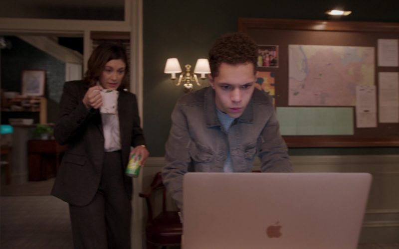 Apple MacBook Laptop Used by Stony Blyden as Emerson in Bluff City Law Season 1 Episode 8 (3)