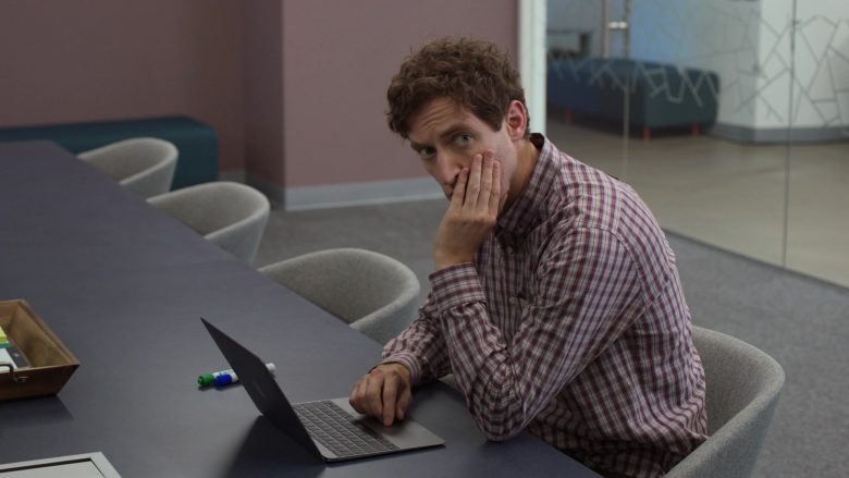 Apple MacBook Laptop Used by Thomas Middleditch as Richard Hendricks in Silicon Valley Season 6 Episode 4 (2)