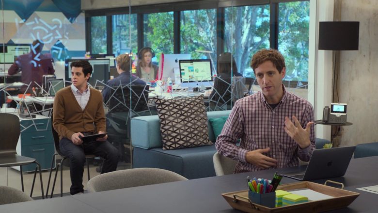 Apple MacBook Laptop Used by Thomas Middleditch as Richard Hendricks in Silicon Valley Season 6 Episode 4 (3)