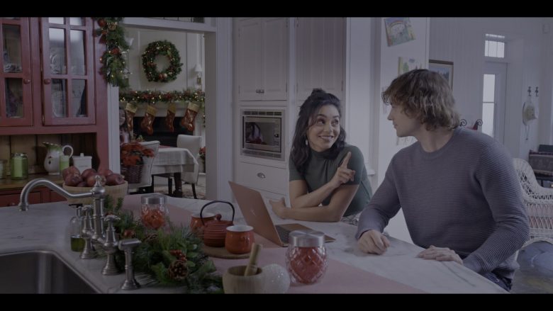 Apple MacBook Laptop Used by Vanessa Hudgens & Josh Whitehouse in The Knight Before Christmas (2)