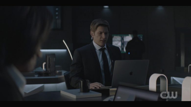 Apple MacBook Pro Laptop Used by Greyston Holt as Tyler in Batwoman Season 1 Episode 7 (2)