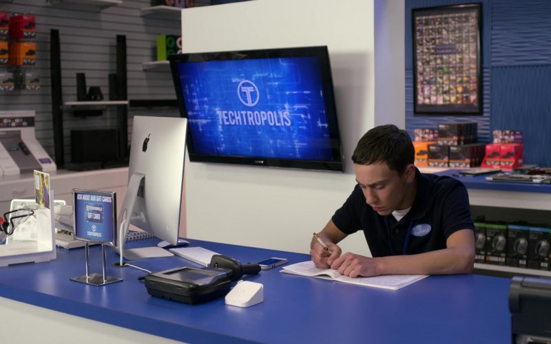 Apple iMac Computer Used by Keir Gilchrist as Sam Gardner in Atypical Season 3 Episode 1 (1)