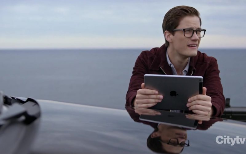 Apple iPad Tablet Used by Justin Kelly as IT Specialist Jesse Mills in Hudson & Rex Season 2 Episode 7 (1)