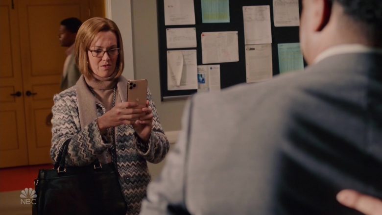 Apple iPhone 11 Pro Gold Smartphone Used by Mandy Moore as Rebecca Pearson in This Is Us Season 4 Episode 8 (2)