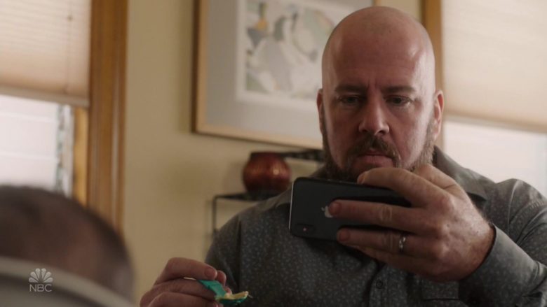 Apple iPhone Smartphone Used by Chris Sullivan as Toby Damon in This Is Us Season 4 Episode 8 (2)