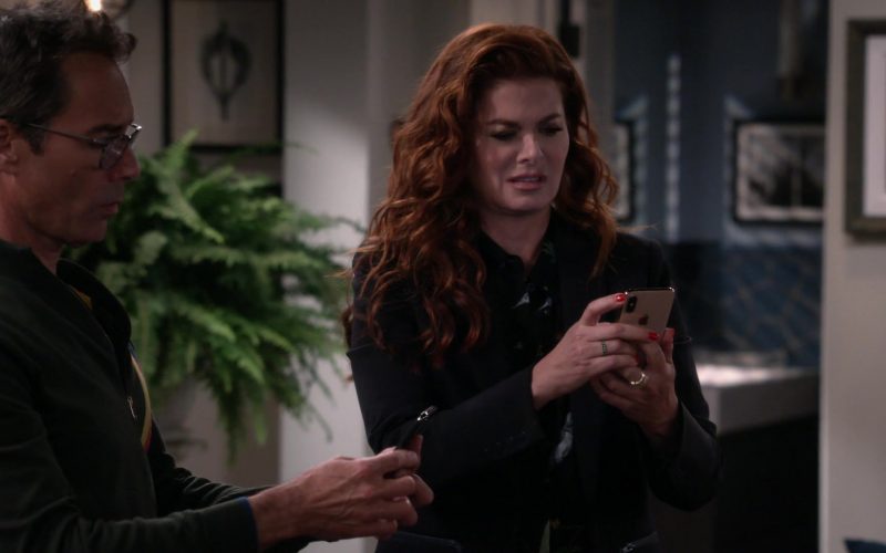 Apple iPhone Smartphone Used by Debra Messing in Will & Grace Season 11 Episode 3 (1)