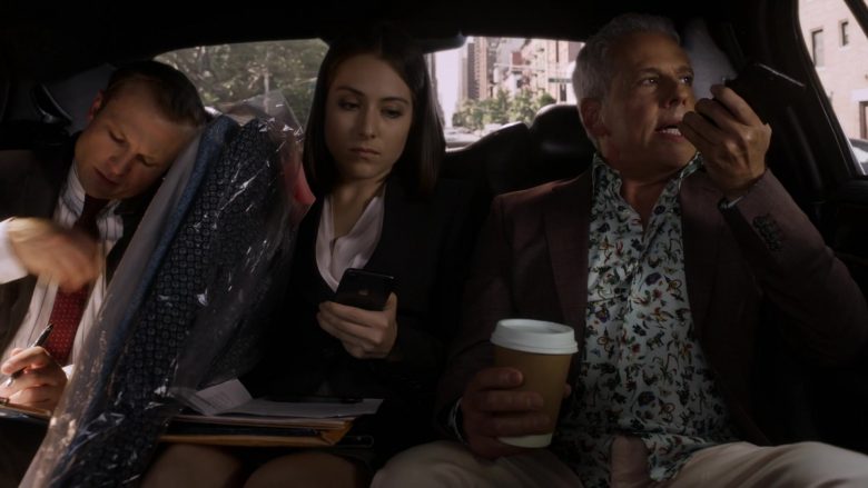 Apple iPhone Smartphone in Ray Donovan Season 7 Episode 1