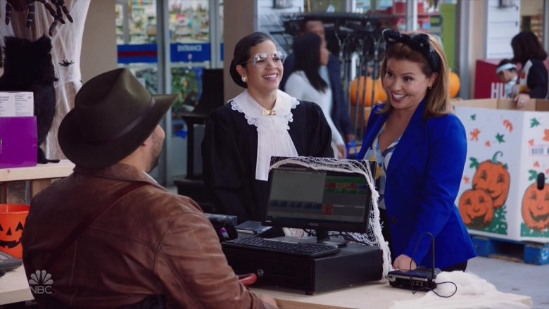 Asus Monitor in Superstore Season 5 Episode 6 Trick-or-Treat