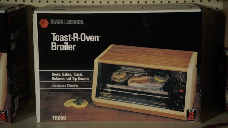 Black & Decker Toast-R-Oven Broiler in Young Sheldon Season 3 Episode 8 (2)