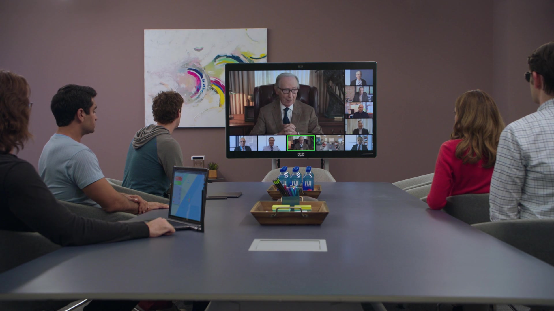 Cisco-Monitor-in-Silicon-Valley-Season-6-Episode-3-%E2%80%9CHooli-Smokes%E2%80%9D-1