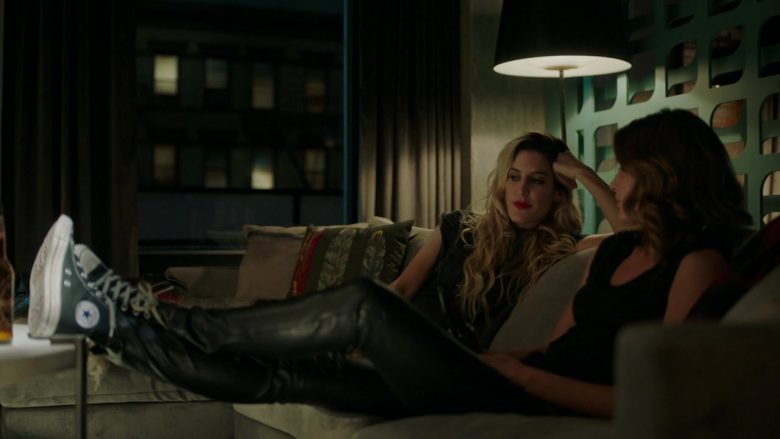 Converse High Top Shoes Worn by Cobie Smulders as Dexadrine Parios in Stumptown Season 1 Episode 6 (3)