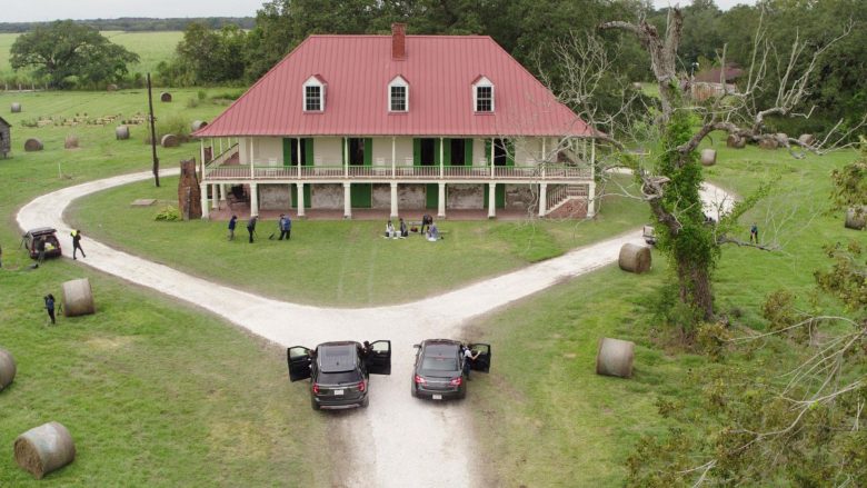 Ford Cars in NCIS New Orleans Season 6 Episode 9 Convicted (1)