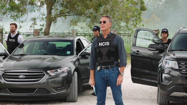 Ford Cars in NCIS New Orleans Season 6 Episode 9 Convicted (4)