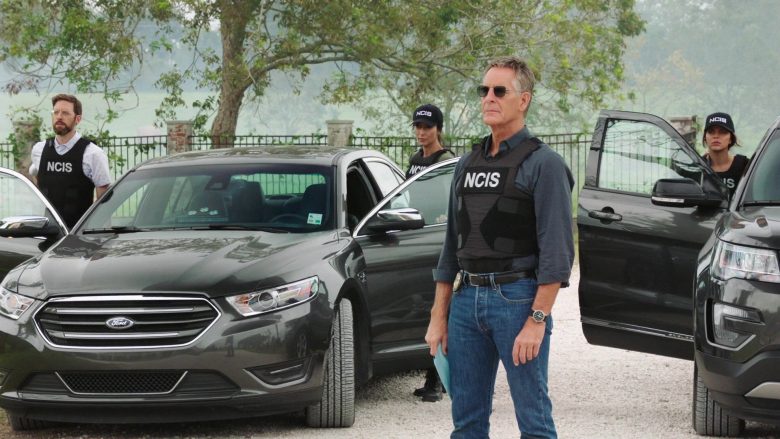 Ford Cars in NCIS New Orleans Season 6 Episode 9 Convicted (6)