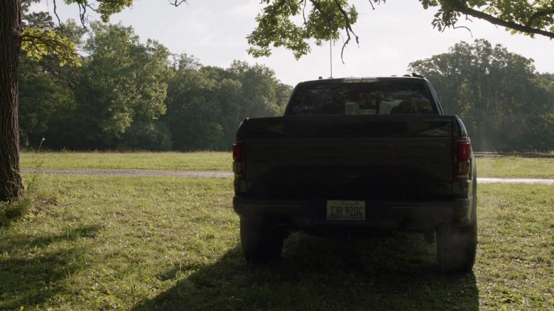 Ford Raptor Truck in Shameless Season 10 Episode 1 (2)