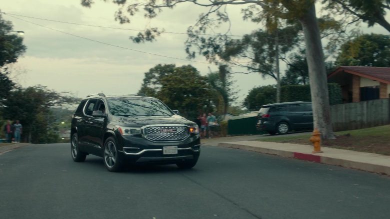 GMC Car in Dora and the Lost City of Gold (2019)