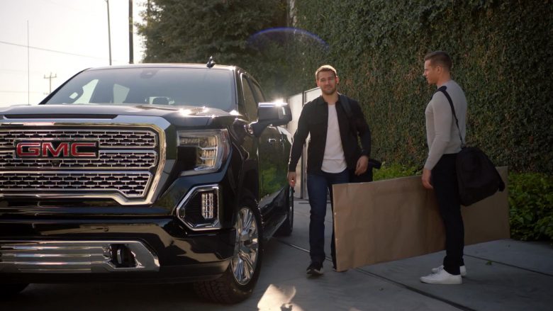 GMC Sierra 1500 Denali Pickup Truck in 9-1-1 Season 3 Episode 8 (2)