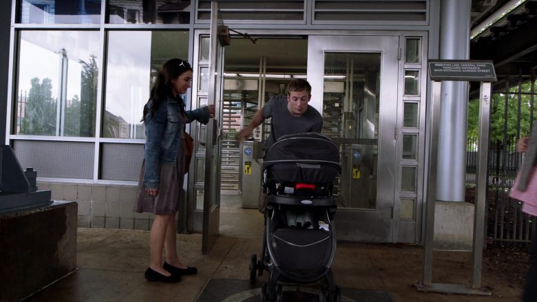 Graco Stroller in Shameless Season 10 Episode 2 (2)