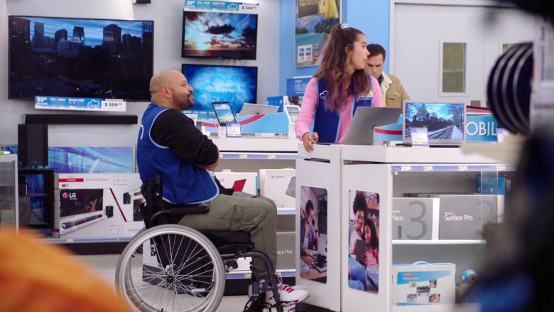 LG and Microsoft Surface Pro 3 in Superstore Season 5, Episode 8 (2)