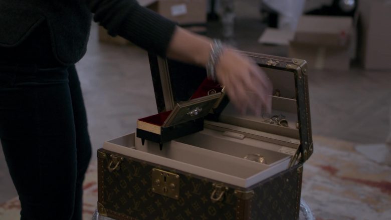 Louis Vuitton Luggage Used by Kristin Davis in Holiday in the Wild (5)