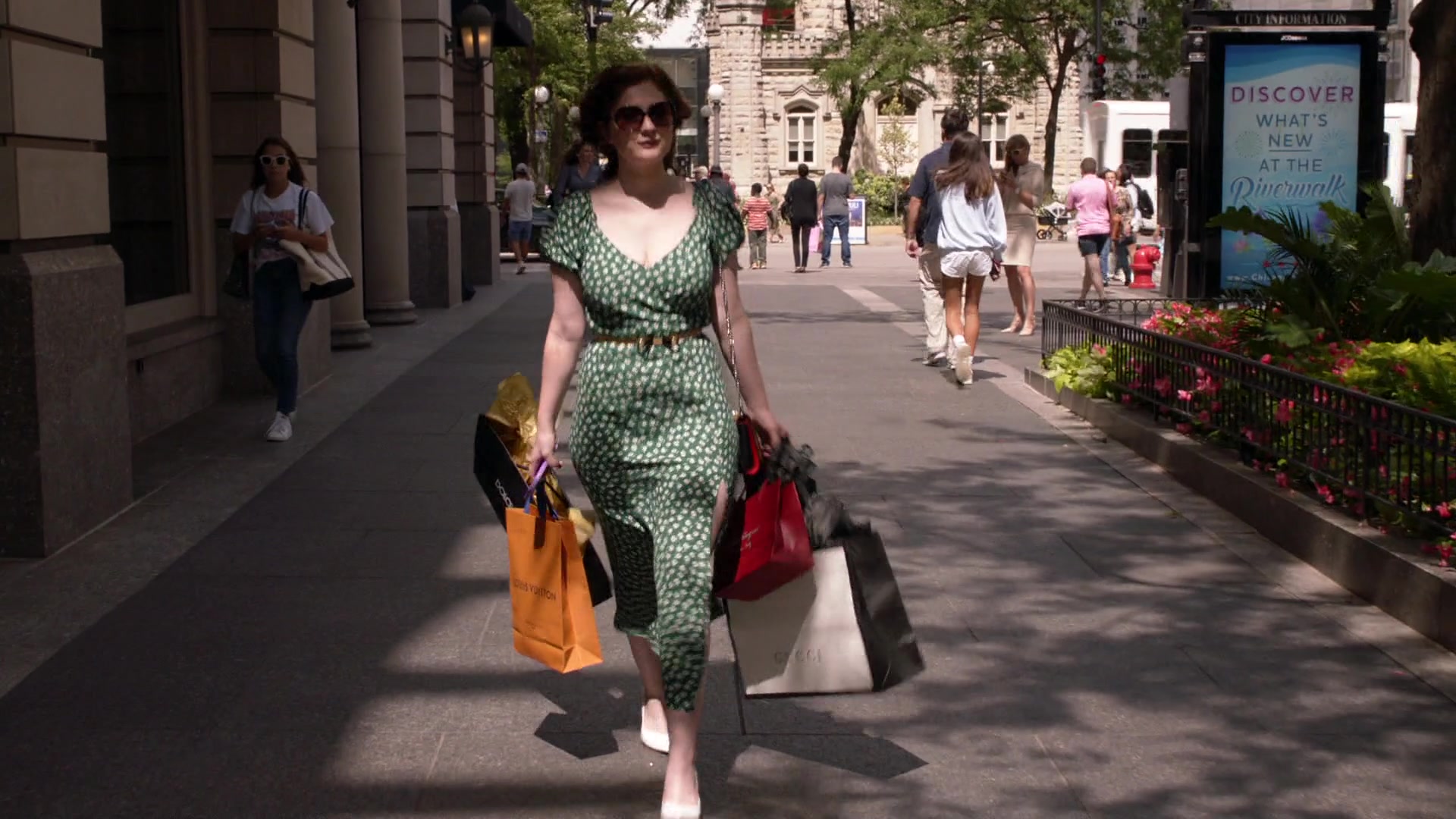 Louis Vuitton and Gucci Paper Bags Held by Emma Kenney as Debbie Gallagher in Shameless Season ...