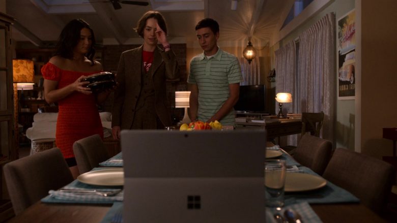 Microsoft Surface Tablet in Atypical Season 3 Episode 5 Only Tweed (1)