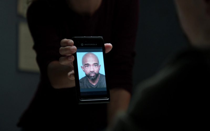 Motorola Mobile Phone in Chicago P.D. Season 7 Episode 7 Informant (2019)