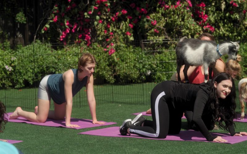 Nike Sneakers Worn by Kat Dennings as Jules in Dollface Season 1 Episode 8 Mama Bear (1)