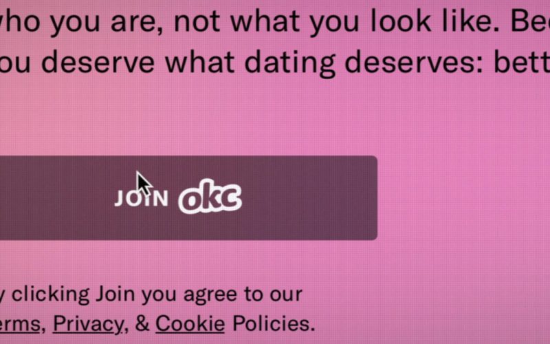 OkCupid Online Dating Website Used by Jillian Bell in Brittany Runs a Marathon (2019)