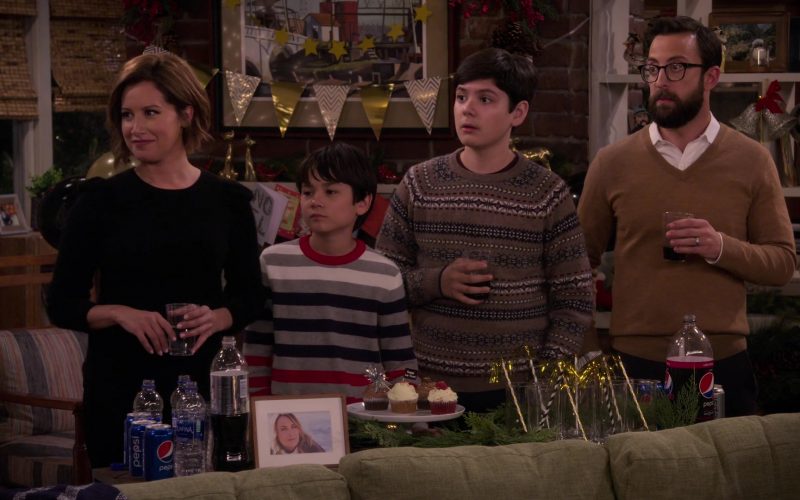 Pepsi Soda Cans and Bottles in Merry Happy Whatever Season 1 Episode 8 (5)