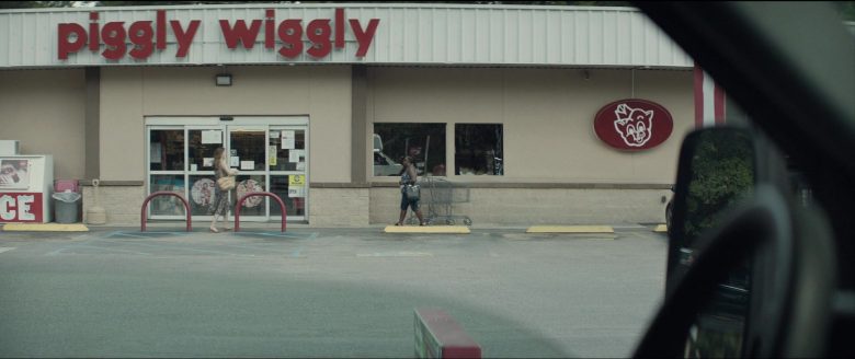 Piggly Wiggly Supermarket in The Peanut Butter Falcon (1)